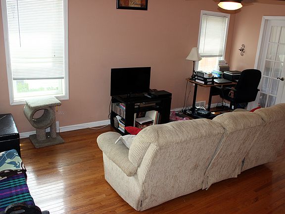 3rd image of 507 Lindsay Ave