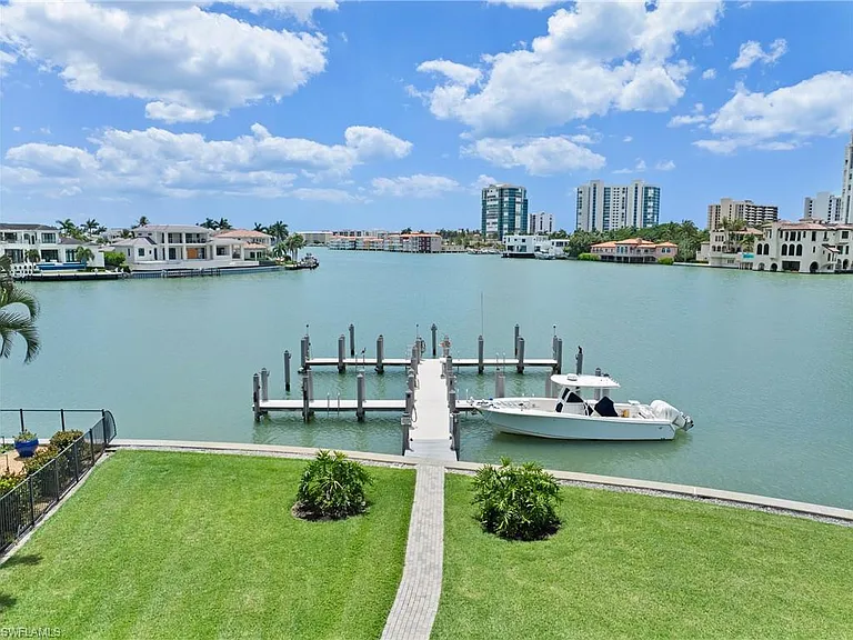250 Park Shore Dr #803 — Photo 27
