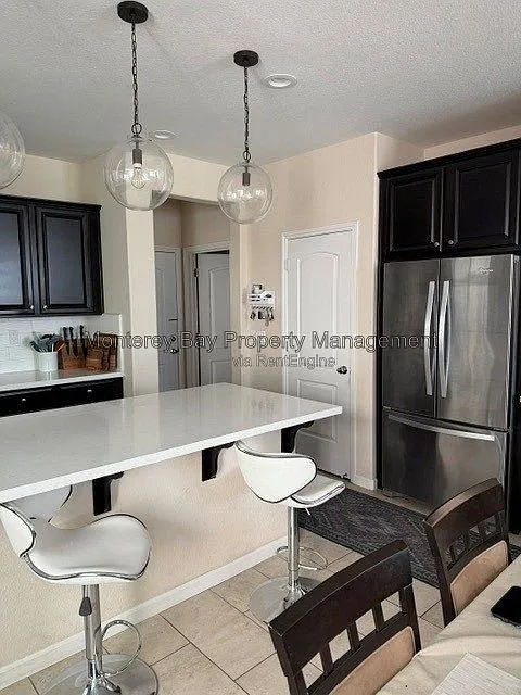 3 bed, 2.5 bath, 1636 sqft, $4,400 — Photo 3