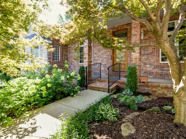 2204 S Oakbrook Avenue, Springfield, MO 65809