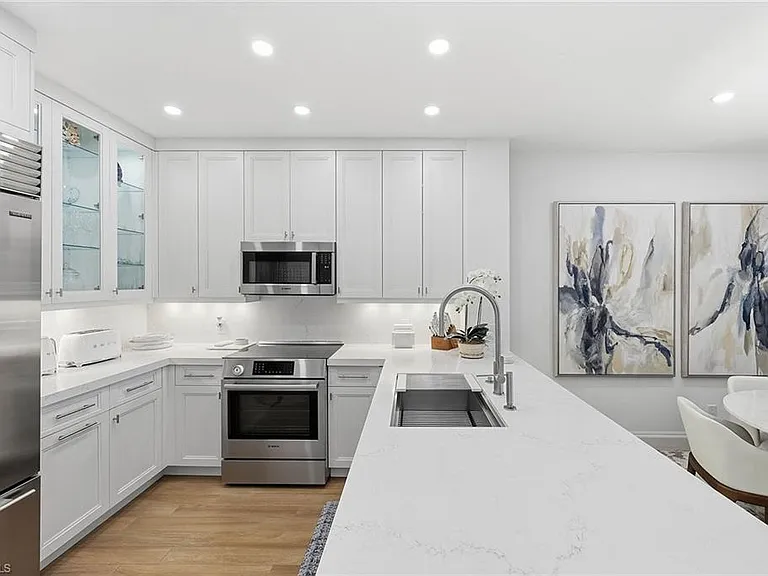 365 5th Ave S #306 — Photo 10