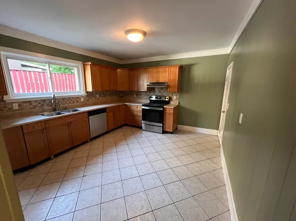 60 Pine St #1, Malden, MA 02148