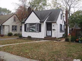 2672 Rosebud Ave, Merrick, NY 11566