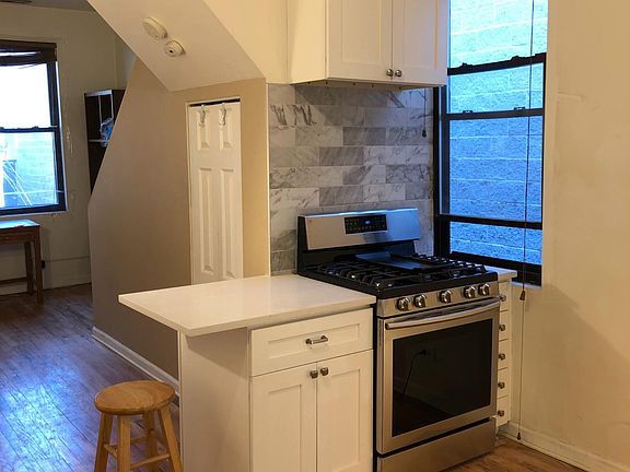 2nd image of 1655 N Paulina St APT 2R