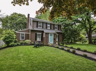 18 Eastview Ter, Pittsford, NY 14534