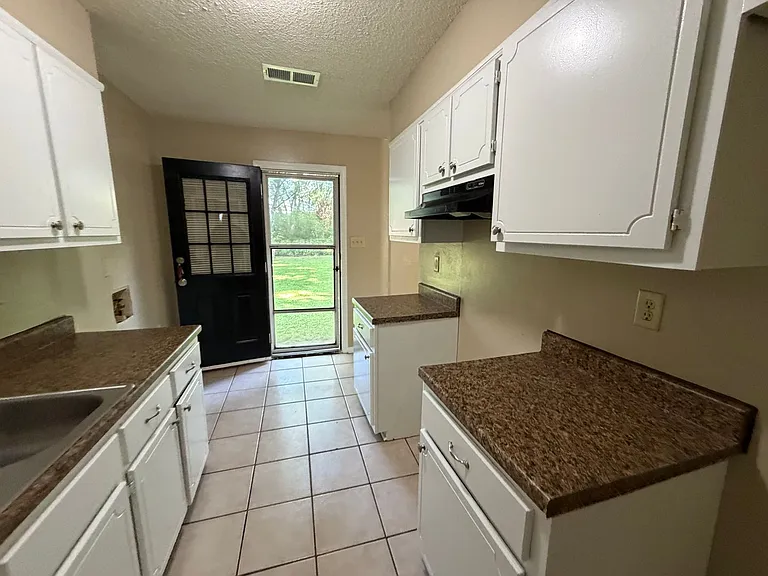 8401 Old Forge Rd — Photo 11