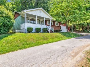 110 Kanawha Ave E, Clendenin, WV 25045