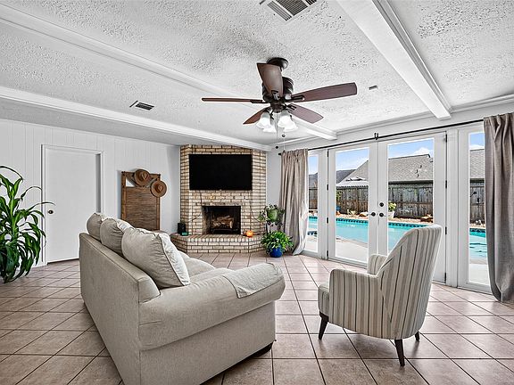 5th image of 4810 Pocahontas Dr