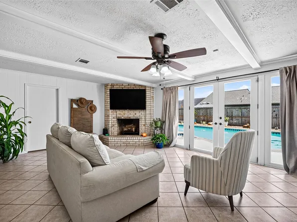 4810 Pocahontas Dr, Pasadena, TX 77505