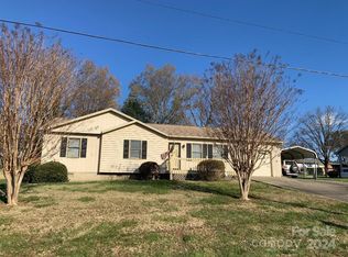 2206 5th Ave NW, Hickory, NC 28601