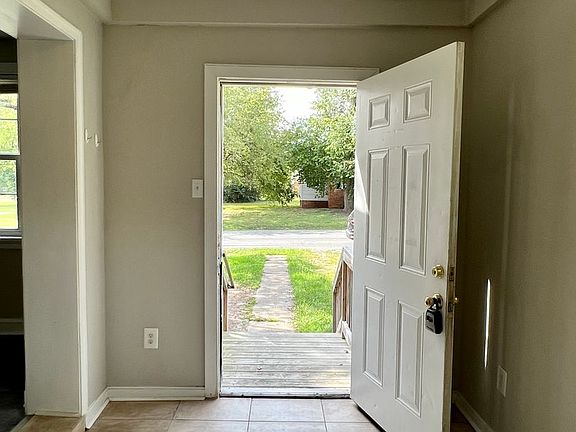 5th image of 4613 Eastover Ave