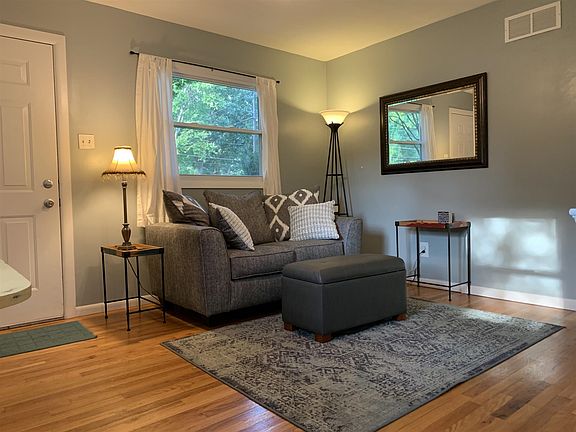 3rd image of 23664 Greenwood Blvd
