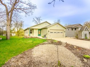 920 Dunkirk Ave, Stoughton, WI 53589