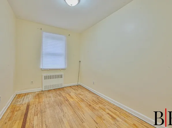 2076 East 63rd Street image 10 of 24