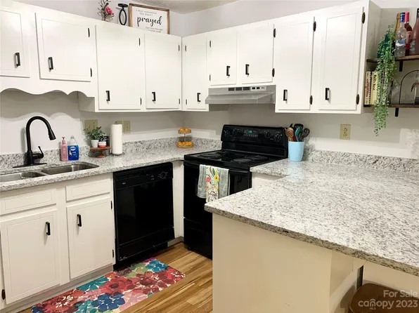 7122 Stonington Ln, Charlotte, NC 28227