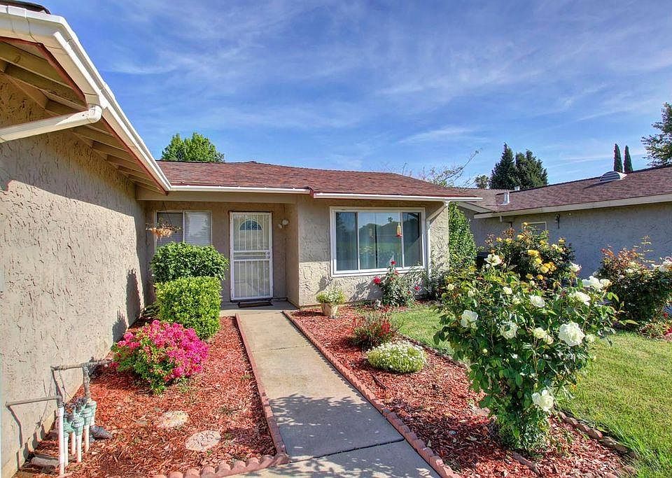 Landscaped, mowed and cared for weekly included in rent