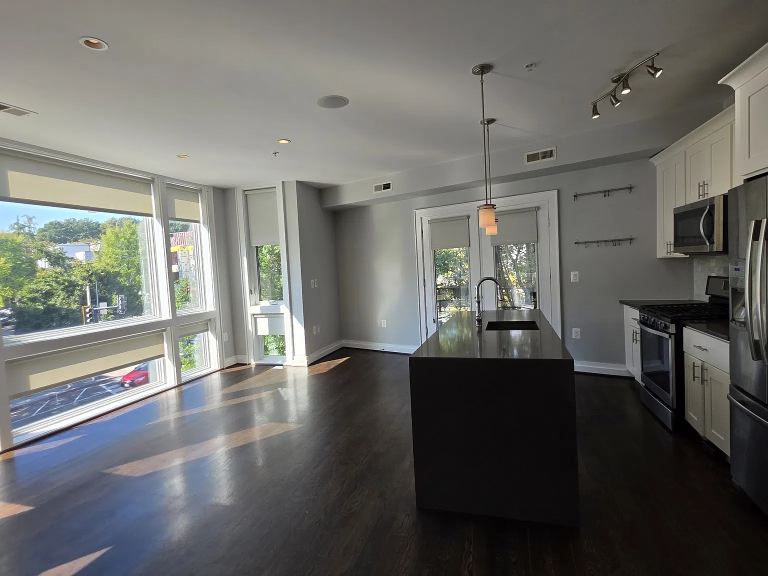 3 bed, $3,200 — Photo 3