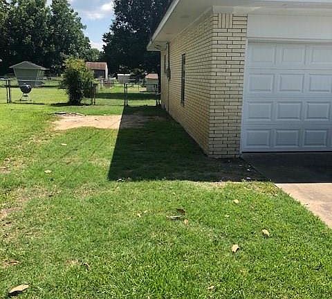 3rd image of 1210 E Seminole Ave