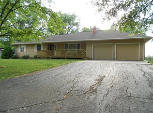 613 Pierce St, Maple Hill, KS 66507