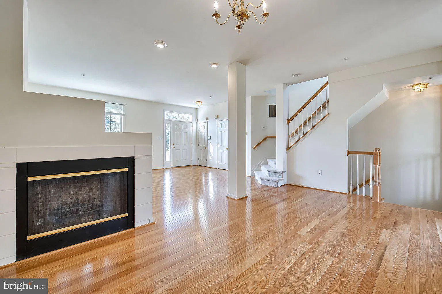 4 bed, 3.5 bath, 2372 sqft, $3,295 — Photo 3