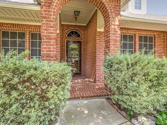 2nd image of 1619 Skyview Dr