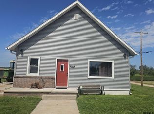 175 N Jackson Ave, Grafton, NE 68365