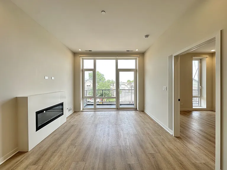 6340 W Belmont Ave #302 — Photo 8