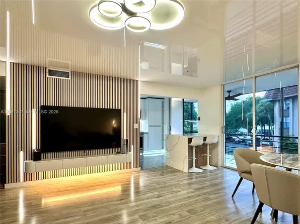 671 NE 195th St APT 205E, Miami, FL 33179