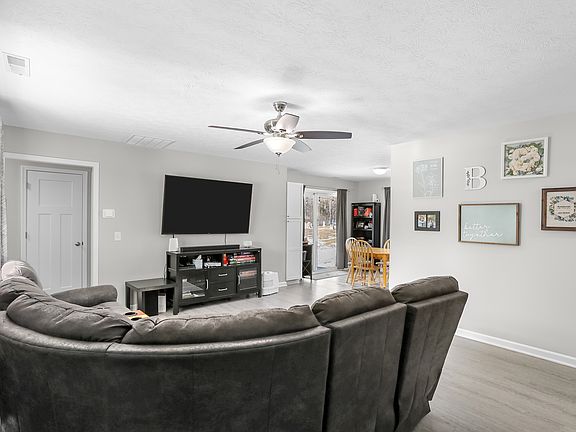 2nd image of 275 Jefferson Valley