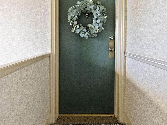 3rd image of 2834 S Abingdon St APT C1
