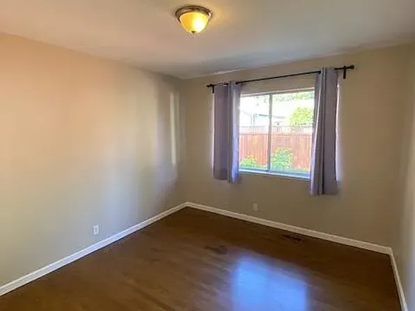 137 Oak Ct, Menlo Park, CA 94025