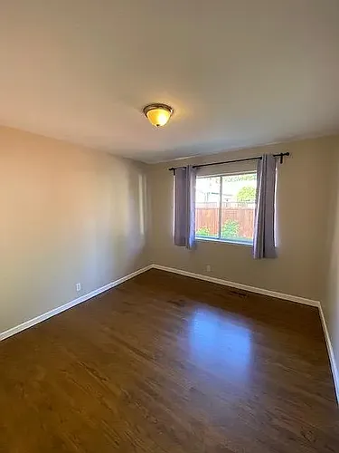 137 Oak Ct Photo 1
