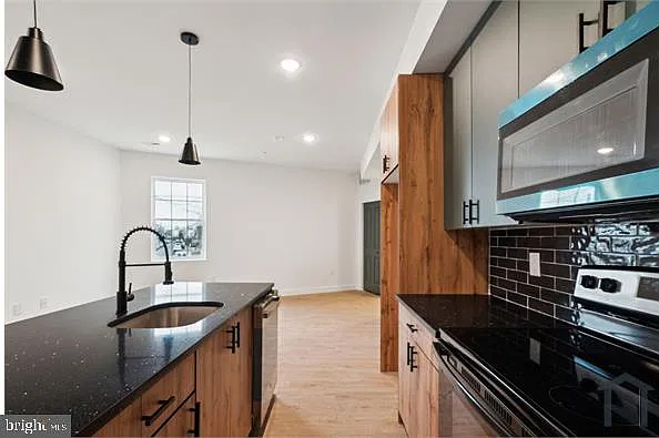 4181 Mantua Ave — Photo 2