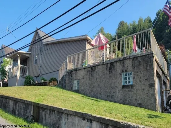 127 Bridge St, Monongah, WV 26554