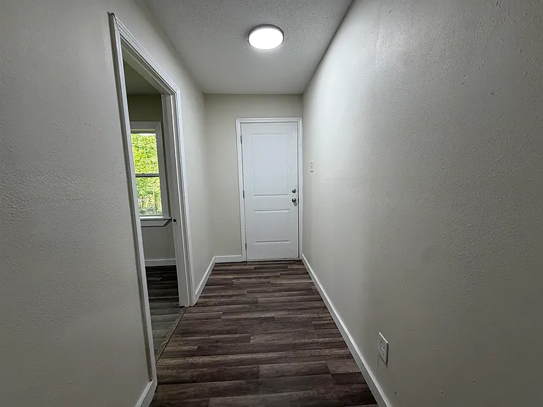 8 E Brooks Rd — Photo 15