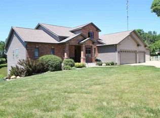 1936 2nd Ave S, Clinton, IA 52732