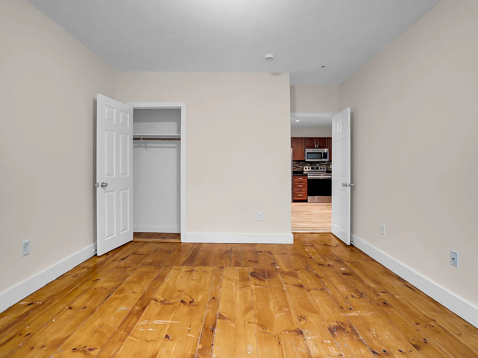 5 bed, 1.5 bath, 1000 sqft, $2,680 — Photo 1