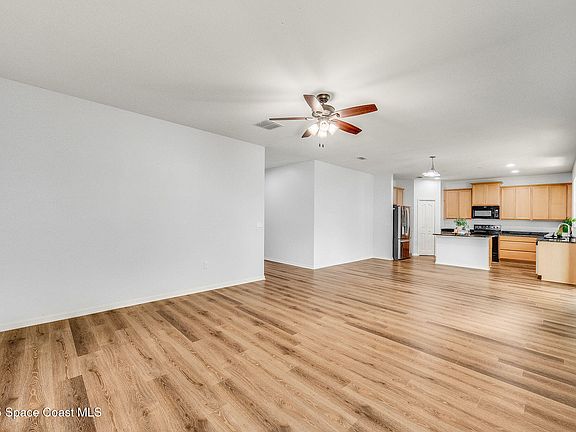 3rd image of 100 Elena Dr