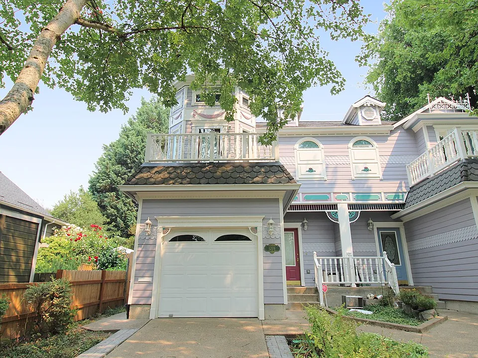 1209 SE Sherrett St