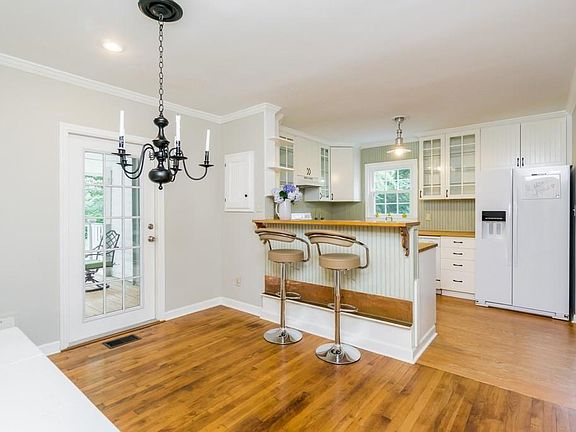 5th image of 1875 Clearwater Dr SE
