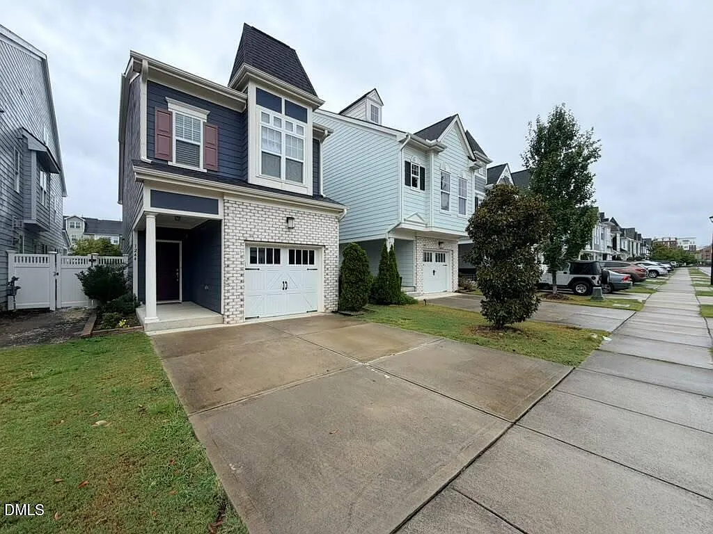 3 bed, 4.0 bath, 2144 sqft, $2,500 — Photo 2