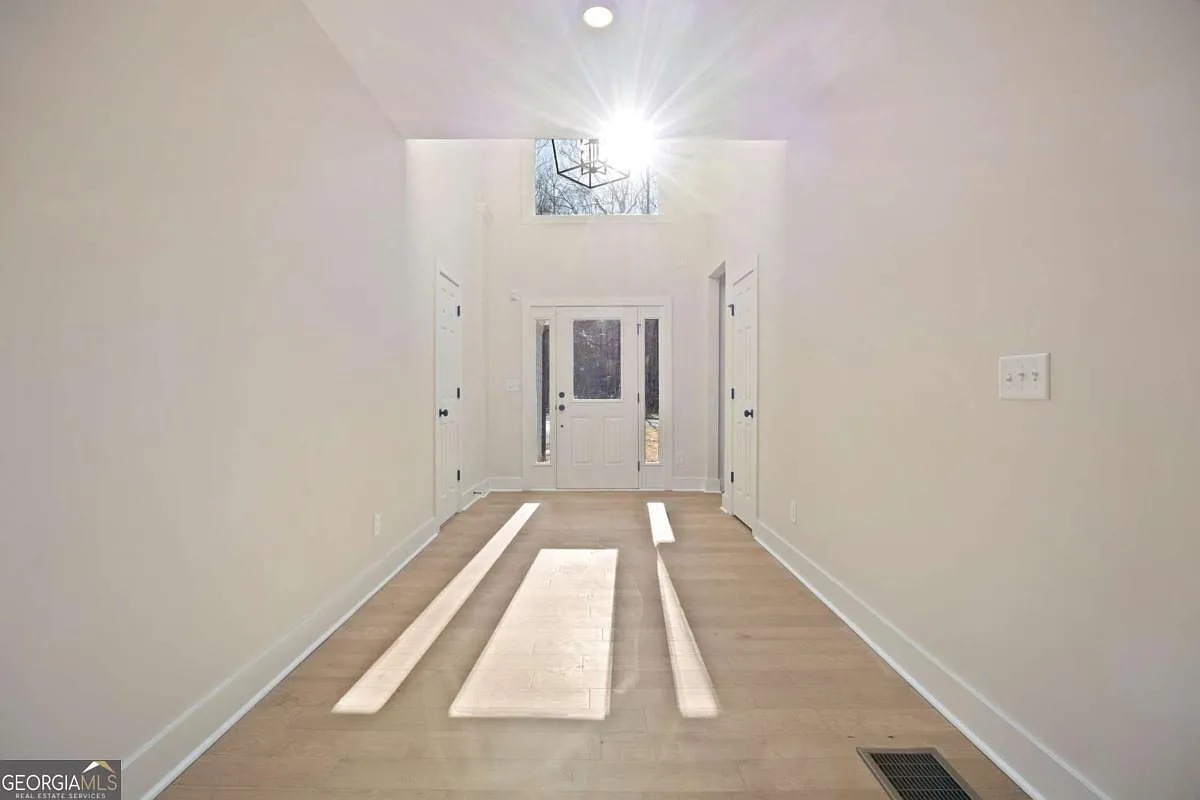 3 bed, 2.0 bath, 1884 sqft, $3,600 — Photo 3