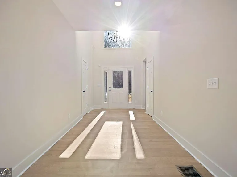 360 Ansley Dr — Photo 3