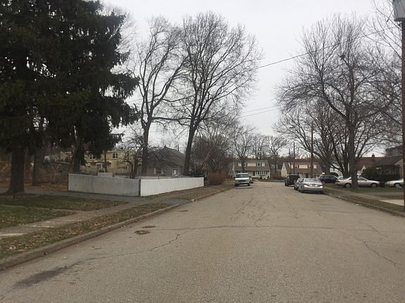 4th image of 18 Farmingdale Ave