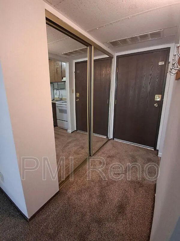 Studio, 1.0 bath, 451 sqft, $1,383 — Photo 2