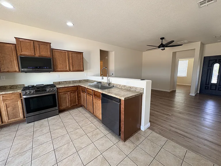 1 El Camino Loop NW — Photo 12