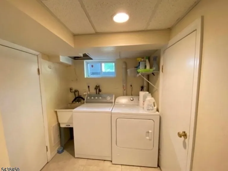 40 Amherst Pl — Photo 4