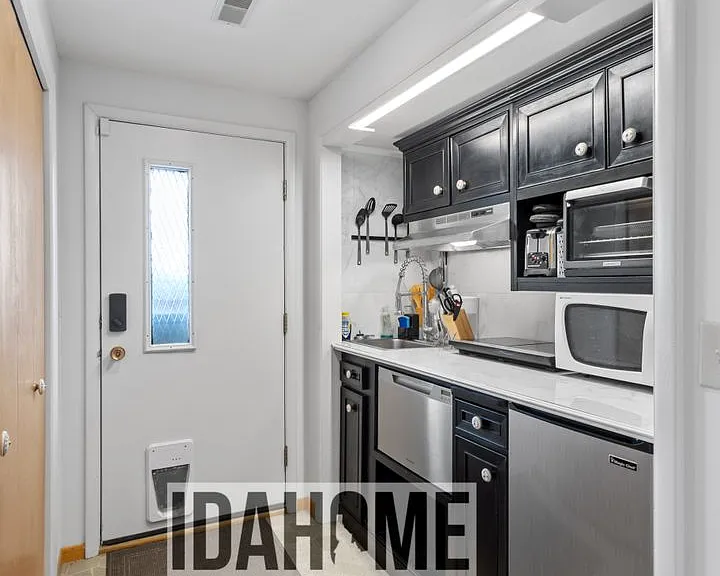 1045 Sagewood Pl — Photo 2
