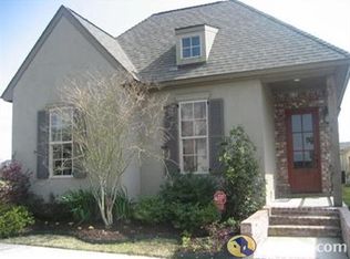 105 Greenbank Ln, Youngsville, LA 70592