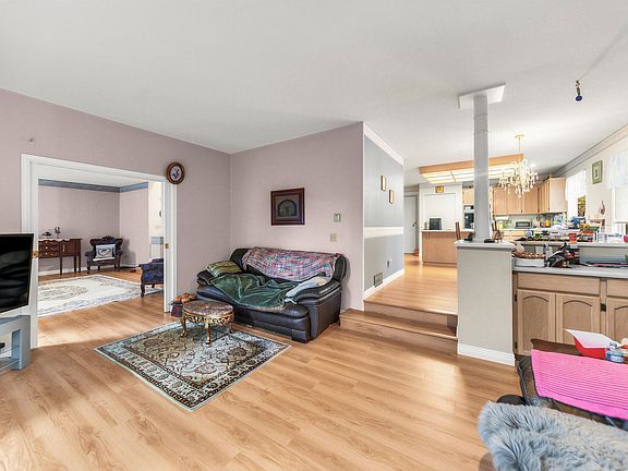 5th image of 2974 Delahaye Dr